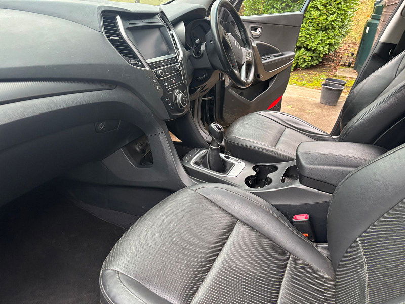 Hyundai Santa Fe 2.2 CRDi Blue Drive Premium SUV 5dr Diesel Manual 4WD Euro 6 (s/s) (200 ps) 5dr Manual 2025