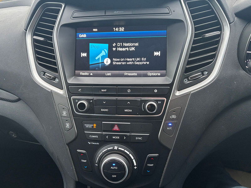 Hyundai Santa Fe 2.2 CRDi Blue Drive Premium SUV 5dr Diesel Manual 4WD Euro 6 (s/s) (200 ps) 5dr Manual 2025