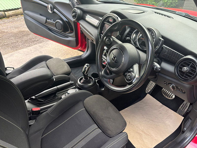 MINI Hatch 2.0 Cooper S Hatchback 3dr Petrol Steptronic Euro 6 (s/s) (192 ps) 3dr Automatic 2025