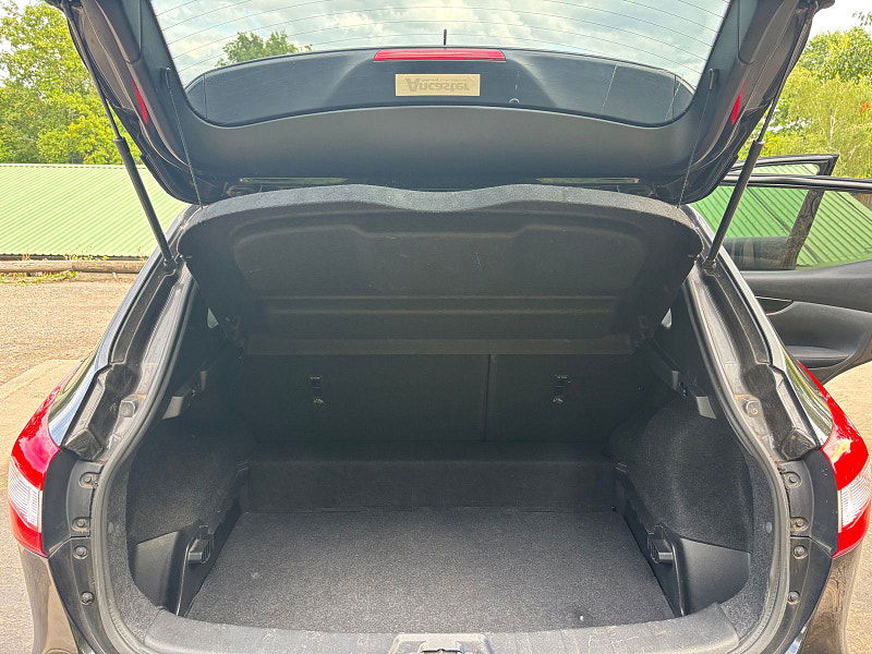 Nissan Qashqai 1.2 DIG-T N-Connecta SUV 5dr Petrol Manual 2WD Euro 6 (s/s) (115 ps) 5dr Manual 2025