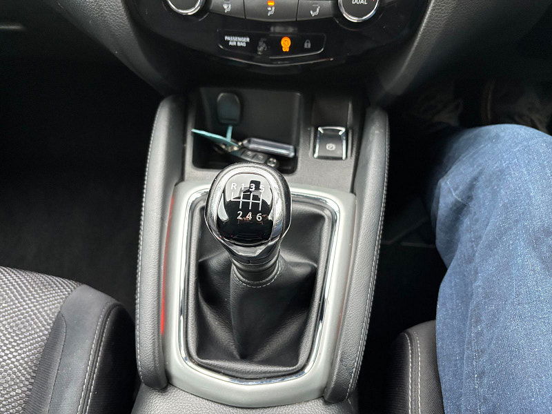 Nissan Qashqai 1.2 DIG-T N-Connecta SUV 5dr Petrol Manual 2WD Euro 6 (s/s) (115 ps) 5dr Manual 2025