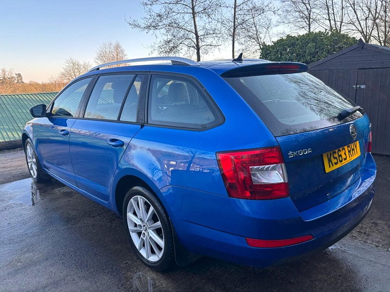 Skoda Octavia 1.6 TDI Elegance Estate 5dr Diesel DSG Euro 5 (s/s) (105 ps) 5dr Automatic 2025