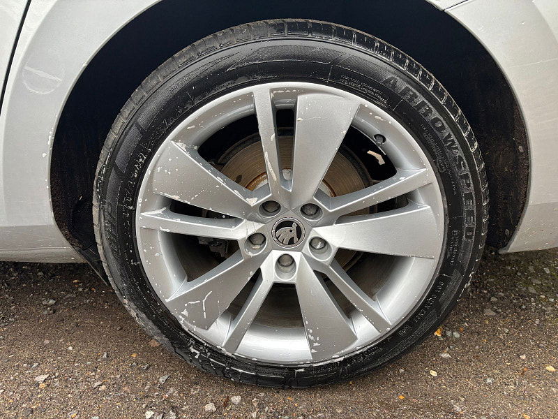 Skoda Superb 1.5 TSI ACT SE L Executive Hatchback 5dr Petrol DSG Euro 6 (s/s) (150 ps) 5dr Automatic 2026