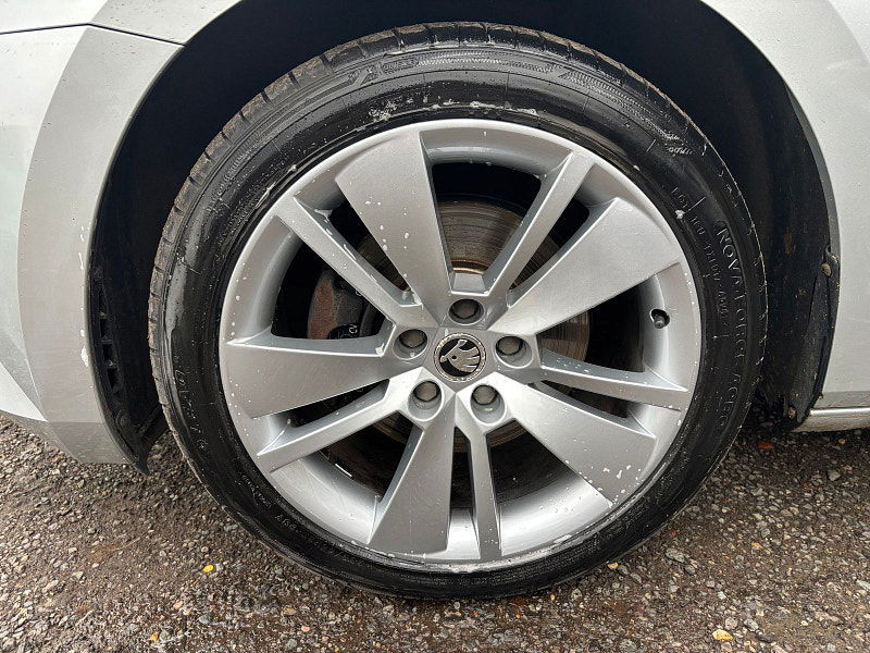 Skoda Superb 1.5 TSI ACT SE L Executive Hatchback 5dr Petrol DSG Euro 6 (s/s) (150 ps) 5dr Automatic 2026