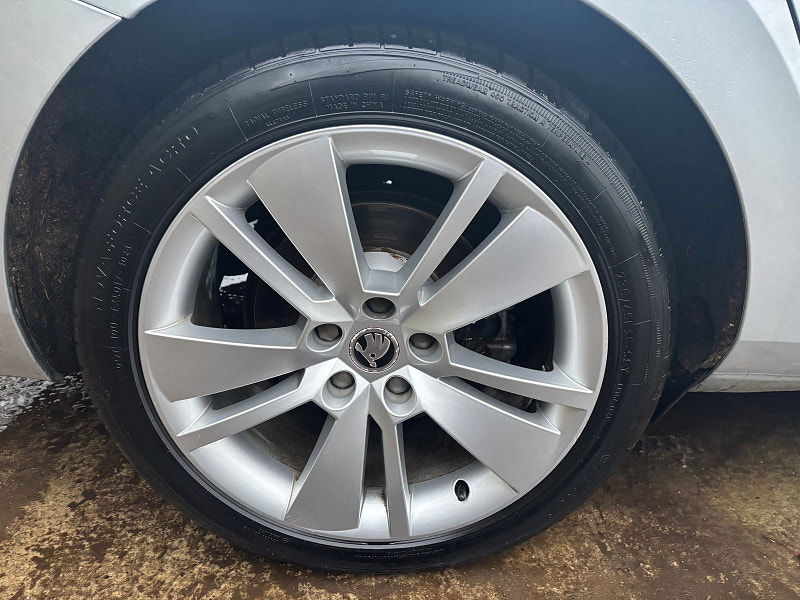 Skoda Superb 1.5 TSI ACT SE L Executive Hatchback 5dr Petrol DSG Euro 6 (s/s) (150 ps) 5dr Automatic 2025