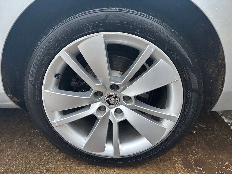 Skoda Superb 1.5 TSI ACT SE L Executive Hatchback 5dr Petrol DSG Euro 6 (s/s) (150 ps) 5dr Automatic 2025