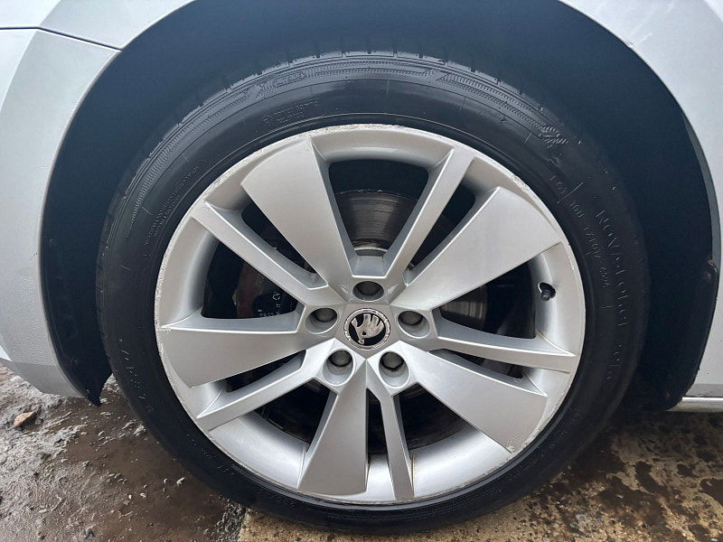 Skoda Superb 1.5 TSI ACT SE L Executive Hatchback 5dr Petrol DSG Euro 6 (s/s) (150 ps) 5dr Automatic 2025