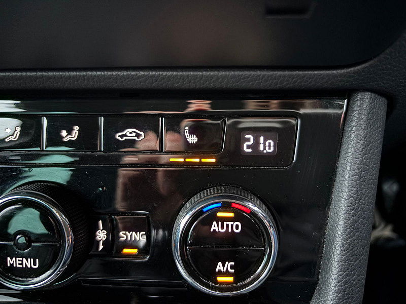 Skoda Superb 1.5 TSI ACT SE L Executive Hatchback 5dr Petrol DSG Euro 6 (s/s) (150 ps) 5dr Automatic 2025