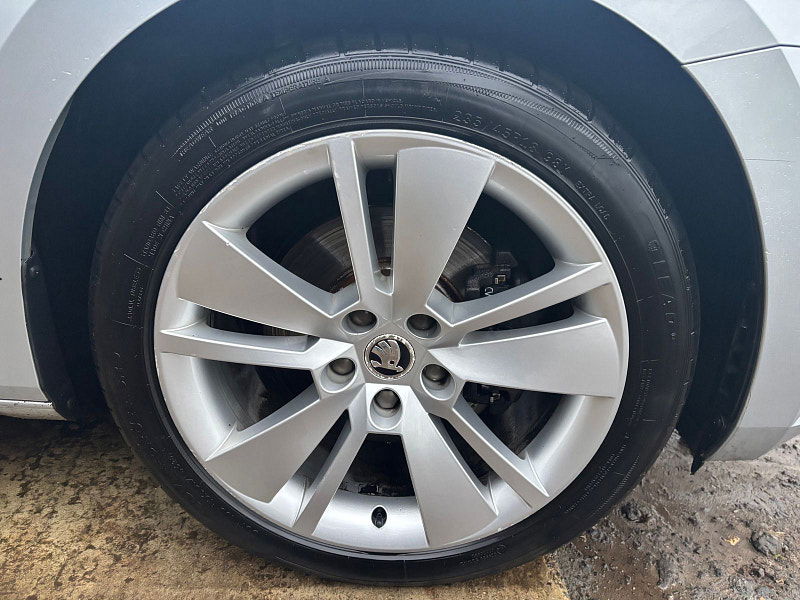 Skoda Superb 1.5 TSI ACT SE L Executive Hatchback 5dr Petrol DSG Euro 6 (s/s) (150 ps) 5dr Automatic 2025