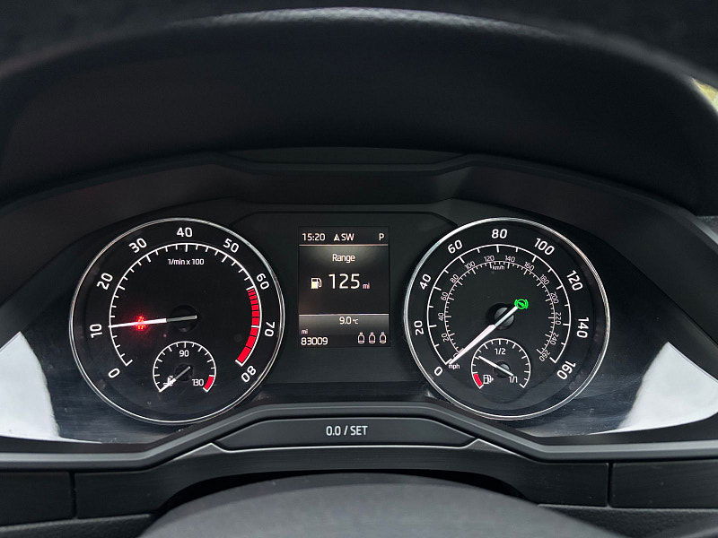 Skoda Superb 1.5 TSI ACT SE L Executive Hatchback 5dr Petrol DSG Euro 6 (s/s) (150 ps) 5dr Automatic 2025