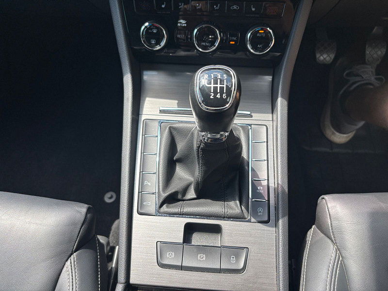 Skoda Superb 2.0 TDI SE L Estate 5dr Diesel Manual Euro 6 (s/s) (150 ps) 5dr Manual 2025