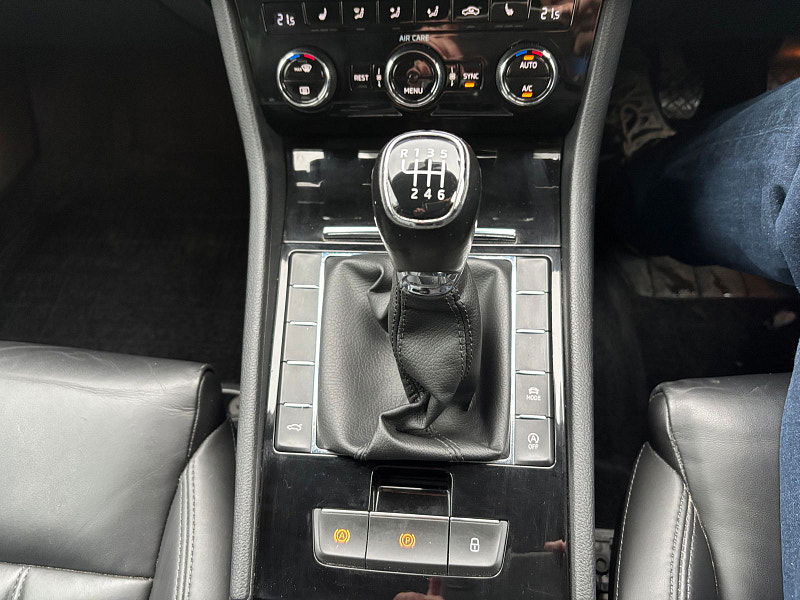 Skoda Superb 2.0 TDI SE L Executive Estate 5dr Diesel Manual Euro 6 (s/s) (150 ps) 5dr Manual 2025