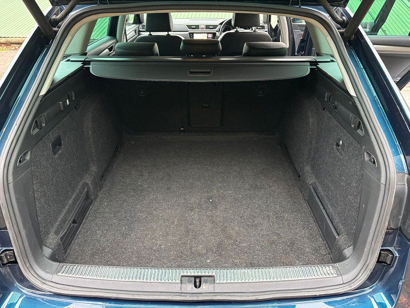 Skoda Superb 2.0 TDI SE L Executive Estate 5dr Diesel Manual Euro 6 (s/s) (150 ps) 5dr Manual 2025