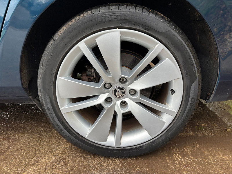 Skoda Superb 2.0 TDI SE L Executive Estate 5dr Diesel Manual Euro 6 (s/s) (150 ps) 5dr Manual 2025