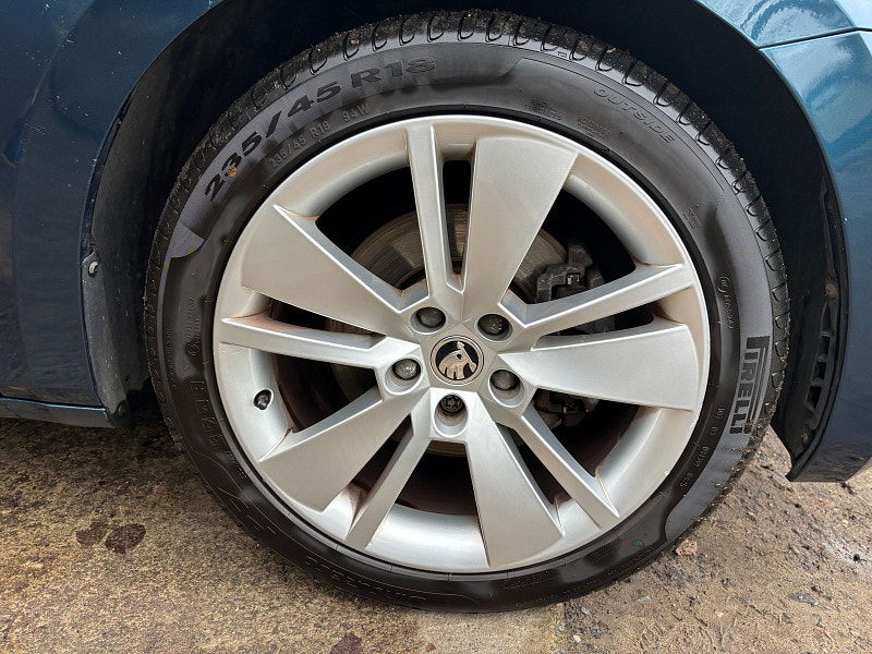 Skoda Superb 2.0 TDI SE L Executive Estate 5dr Diesel Manual Euro 6 (s/s) (150 ps) 5dr Manual 2025