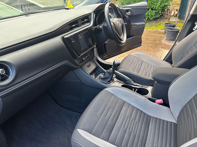 Toyota Auris 1.6 D-4D Design Hatchback 5dr Diesel Manual Euro 6 (s/s) (112 ps) 5dr Manual 2025