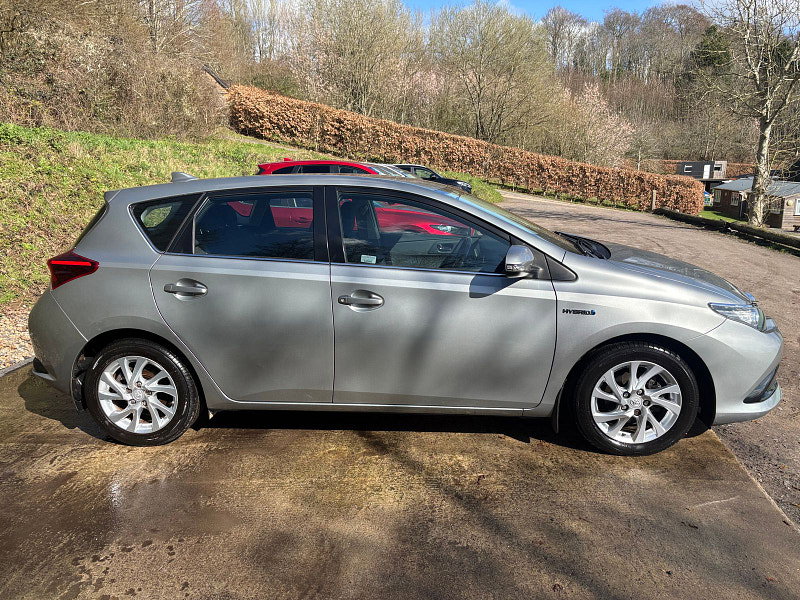 Toyota Auris 1.8 VVT-h Business Edition Hatchback 5dr Petrol Hybrid CVT Euro 6 (s/s) (136 ps) 5dr Automatic 2026