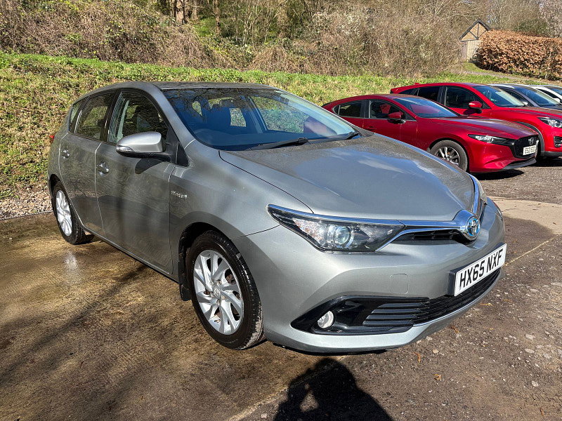 Toyota Auris 1.8 VVT-h Business Edition Hatchback 5dr Petrol Hybrid CVT Euro 6 (s/s) (136 ps) 5dr Automatic 2026