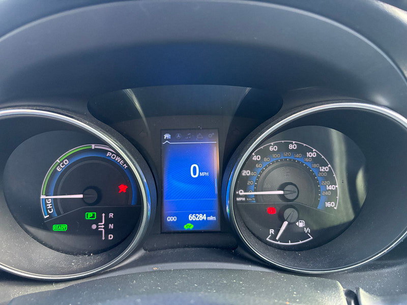 Toyota Auris 1.8 VVT-h Business Edition Hatchback 5dr Petrol Hybrid CVT Euro 6 (s/s) (136 ps) 5dr Automatic 2026