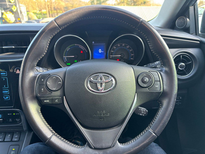 Toyota Auris 1.8 VVT-h Business Edition Hatchback 5dr Petrol Hybrid CVT Euro 6 (s/s) (136 ps) 5dr Automatic 2026