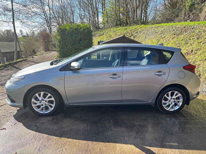 Toyota Auris 1.8 VVT-h Business Edition Hatchback 5dr Petrol Hybrid CVT Euro 6 (s/s) (136 ps) 5dr Automatic 2026