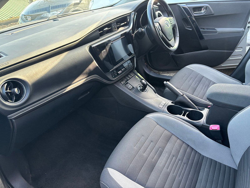 Toyota Auris 1.8 VVT-h Business Edition Hatchback 5dr Petrol Hybrid CVT Euro 6 (s/s) (136 ps) 5dr Automatic 2026