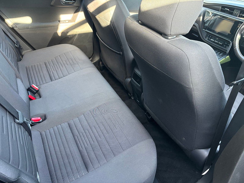 Toyota Auris 1.8 VVT-h Business Edition Hatchback 5dr Petrol Hybrid CVT Euro 6 (s/s) (136 ps) 5dr Automatic 2026