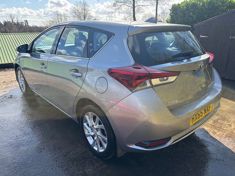 Toyota Auris 1.8 VVT-h Business Edition Hatchback 5dr Petrol Hybrid CVT Euro 6 (s/s) (136 ps) 5dr Automatic 2026