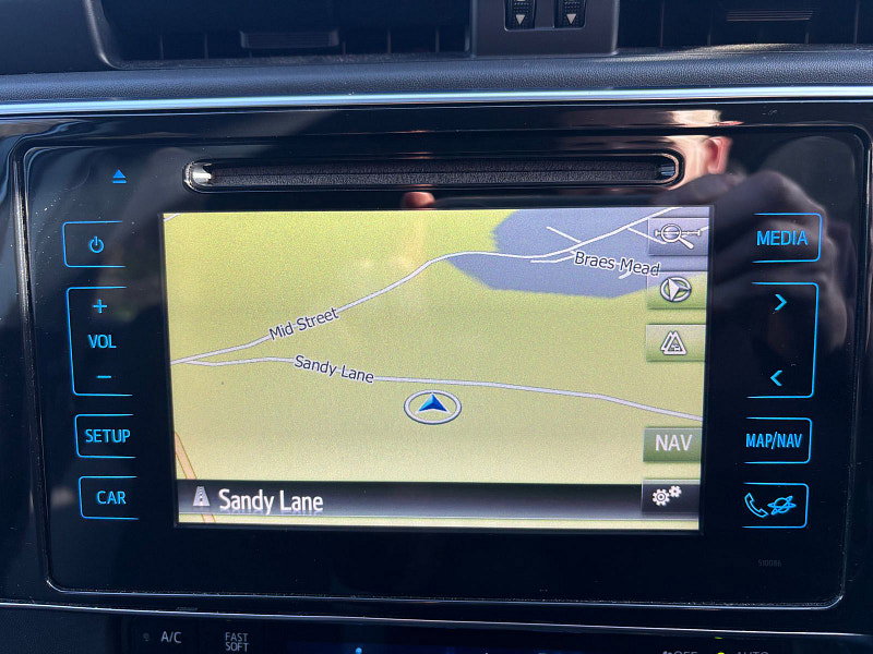 Toyota Auris 1.8 VVT-h Business Edition Hatchback 5dr Petrol Hybrid CVT Euro 6 (s/s) (136 ps) 5dr Automatic 2026