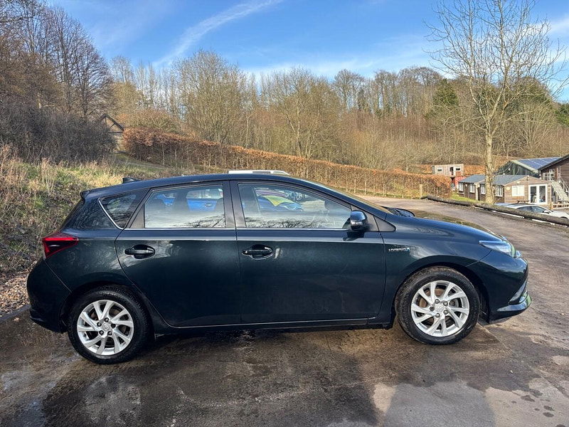 Toyota Auris 1.8 VVT-h Business Edition Hatchback 5dr Petrol Hybrid CVT Euro 6 (s/s) (Safety Sense) (136 ps) 5dr Automatic 2025