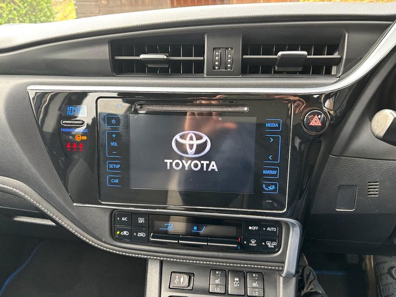 Toyota Auris 1.8 VVT-h Business Edition Hatchback 5dr Petrol Hybrid CVT Euro 6 (s/s) (Safety Sense) (136 ps) 5dr Automatic 2025