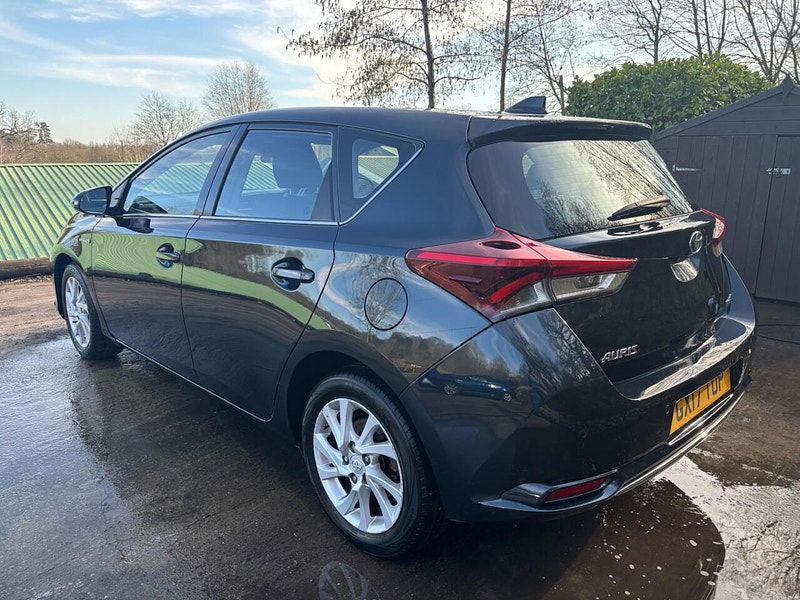 Toyota Auris 1.8 VVT-h Business Edition Hatchback 5dr Petrol Hybrid CVT Euro 6 (s/s) (Safety Sense) (136 ps) 5dr Automatic 2025