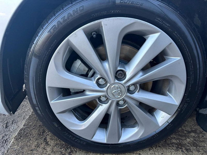 Toyota Auris 1.8 VVT-h Excel Hatchback 5dr Petrol Hybrid CVT Euro 5 (s/s) (136 ps) 5dr Automatic 2025