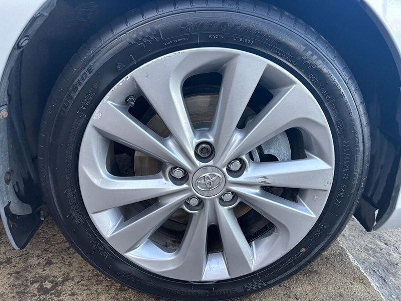 Toyota Auris 1.8 VVT-h Excel Hatchback 5dr Petrol Hybrid CVT Euro 5 (s/s) (136 ps) 5dr Automatic 2025