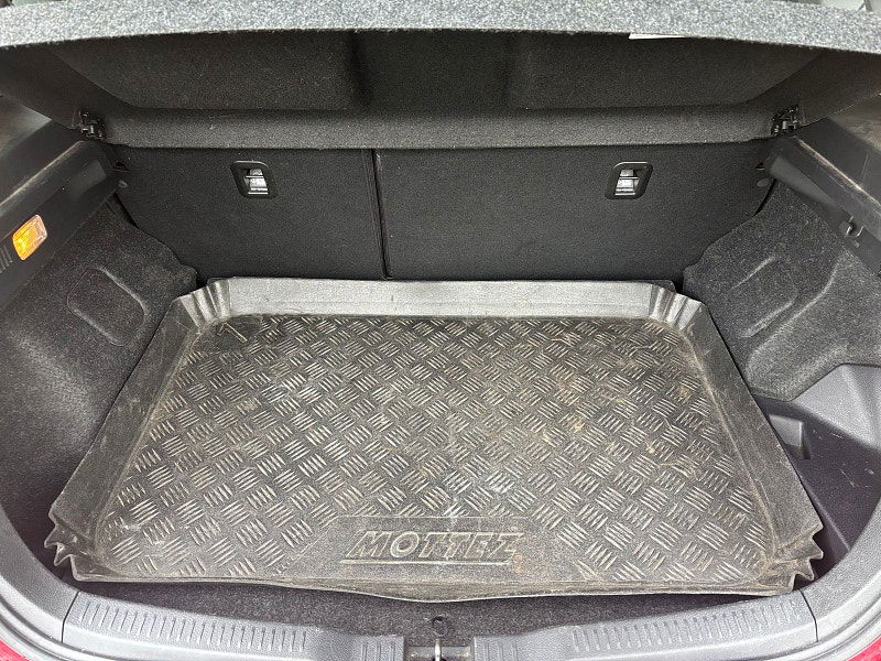 Toyota Auris 1.8 VVT-h Excel Hatchback 5dr Petrol Hybrid CVT Euro 6 (s/s) (136 ps) 5dr Automatic 2025