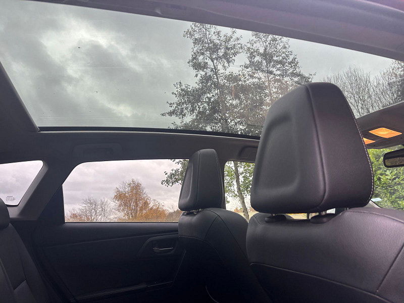 Toyota Auris 1.8 VVT-h Excel Hatchback 5dr Petrol Hybrid CVT Euro 6 (s/s) (136 ps) 5dr Automatic 2025