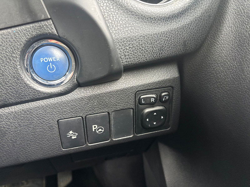 Toyota Auris 1.8 VVT-h Excel Hatchback 5dr Petrol Hybrid CVT Euro 6 (s/s) (136 ps) 5dr Automatic 2025