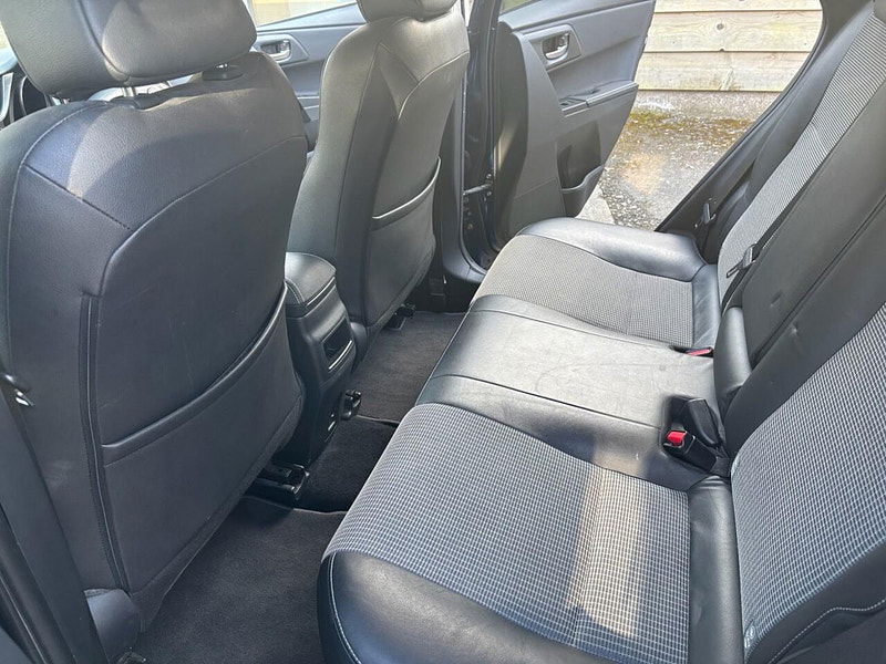 Toyota Auris 1.8 VVT-h Excel Hatchback 5dr Petrol Hybrid CVT Euro 6 (s/s) (Safety Sense) (136 ps) 5dr Automatic 2025