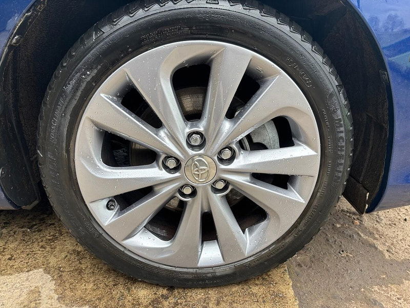 Toyota Auris 1.8 VVT-h Excel Hatchback 5dr Petrol Hybrid CVT Euro 6 (s/s) (Safety Sense) (136 ps) 5dr Automatic 2025