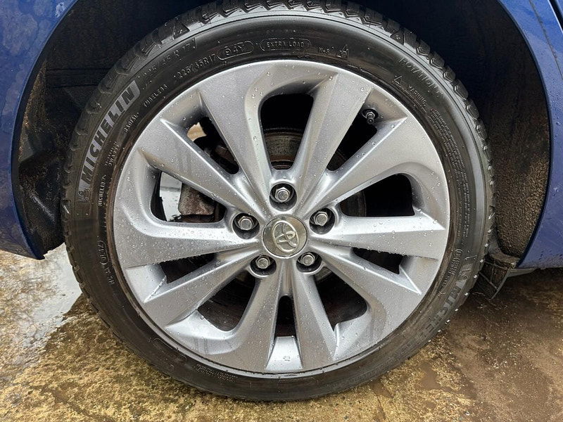 Toyota Auris 1.8 VVT-h Excel Hatchback 5dr Petrol Hybrid CVT Euro 6 (s/s) (Safety Sense) (136 ps) 5dr Automatic 2025