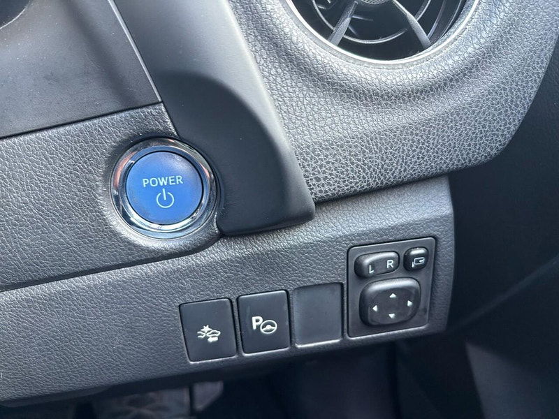 Toyota Auris 1.8 VVT-h Excel Hatchback 5dr Petrol Hybrid CVT Euro 6 (s/s) (Safety Sense) (136 ps) 5dr Automatic 2025