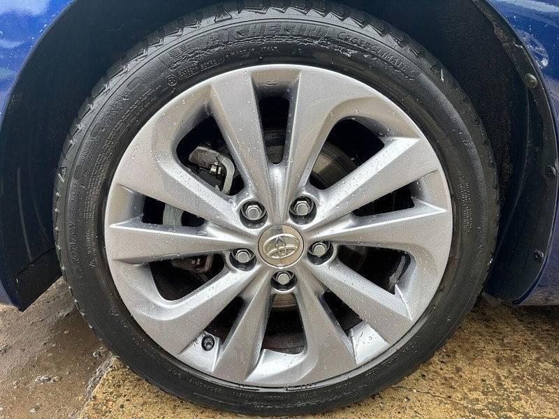 Toyota Auris 1.8 VVT-h Excel Hatchback 5dr Petrol Hybrid CVT Euro 6 (s/s) (Safety Sense) (136 ps) 5dr Automatic 2025