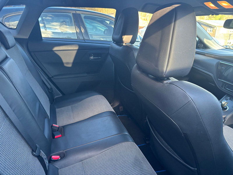 Toyota Auris 1.8 VVT-h Excel Hatchback 5dr Petrol Hybrid CVT Euro 6 (s/s) (Safety Sense) (136 ps) 5dr Automatic 2026