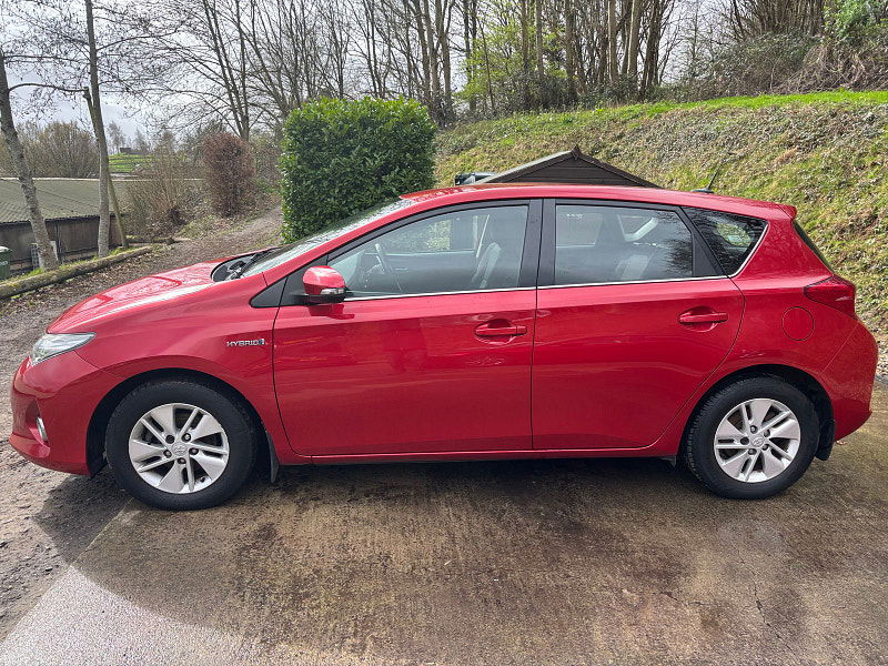 Toyota Auris 1.8 VVT-h Icon Hatchback 5dr Petrol Hybrid CVT Euro 5 (s/s) (136 ps) 5dr Automatic 2026