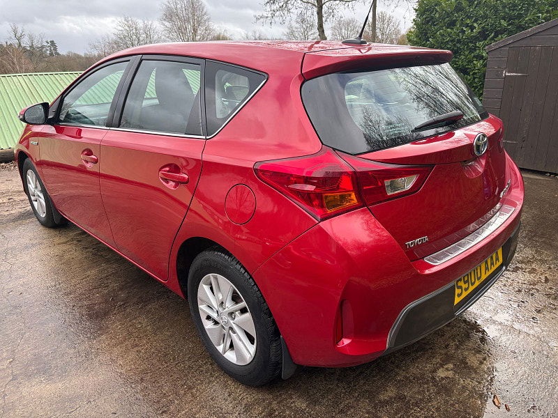 Toyota Auris 1.8 VVT-h Icon Hatchback 5dr Petrol Hybrid CVT Euro 5 (s/s) (136 ps) 5dr Automatic 2026