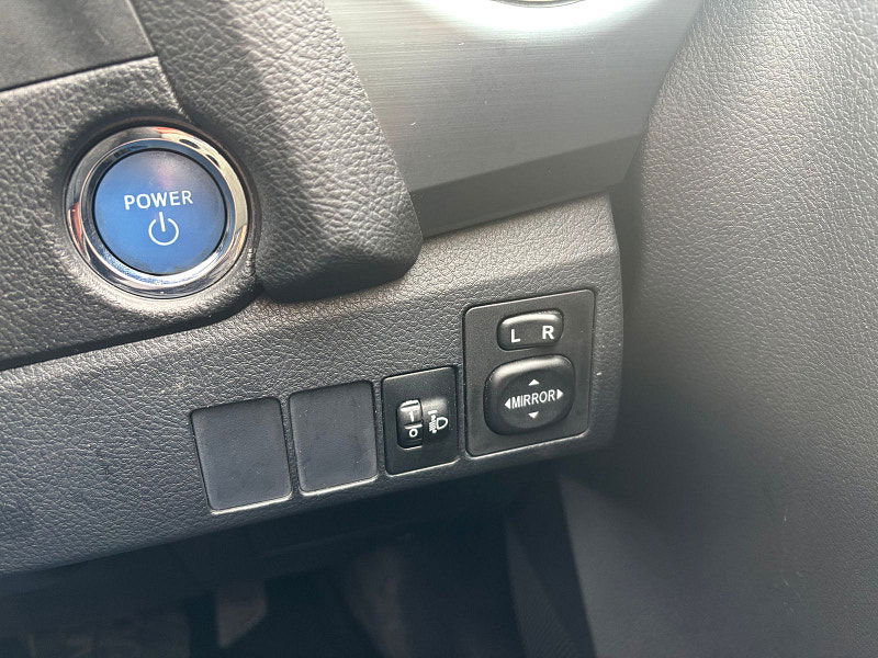 Toyota Auris 1.8 VVT-h Icon Hatchback 5dr Petrol Hybrid CVT Euro 5 (s/s) (136 ps) 5dr Automatic 2026