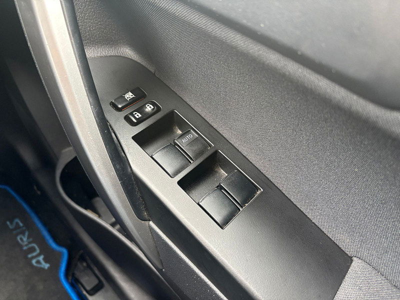 Toyota Auris 1.8 VVT-h Icon Hatchback 5dr Petrol Hybrid CVT Euro 5 (s/s) (136 ps) 5dr Automatic 2026