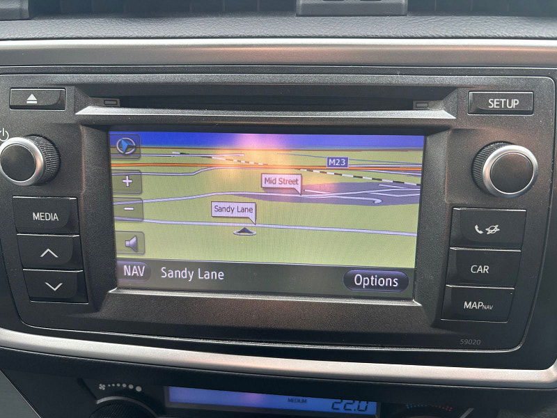 Toyota Auris 1.8 VVT-h Icon Hatchback 5dr Petrol Hybrid CVT Euro 5 (s/s) (136 ps) 5dr Automatic 2026