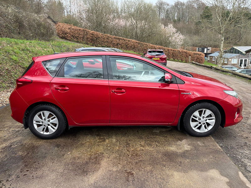 Toyota Auris 1.8 VVT-h Icon Hatchback 5dr Petrol Hybrid CVT Euro 5 (s/s) (136 ps) 5dr Automatic 2026