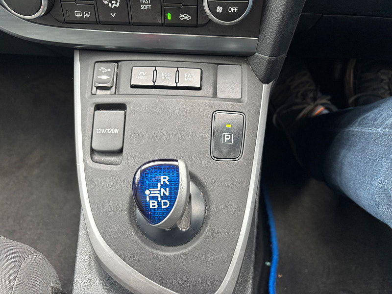 Toyota Auris 1.8 VVT-h Icon Hatchback 5dr Petrol Hybrid CVT Euro 5 (s/s) (136 ps) 5dr Automatic 2026